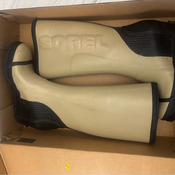 Sorel Women's Beige and Black Winter Boots - Picture 3 of 4